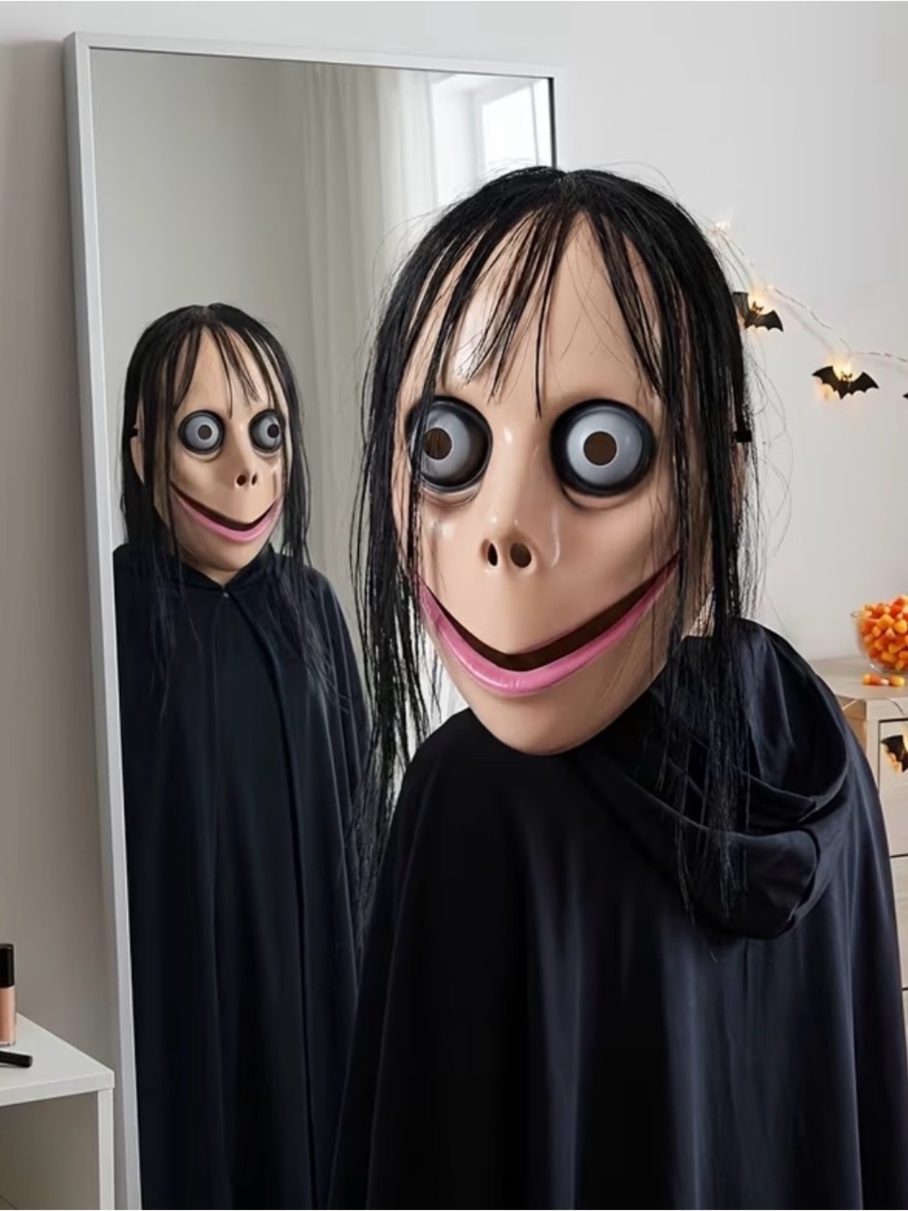 Creepy Momo Mask - Picture 3 of 4